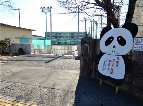 小学校　甲府市立千塚小学校（小学校）まで473m