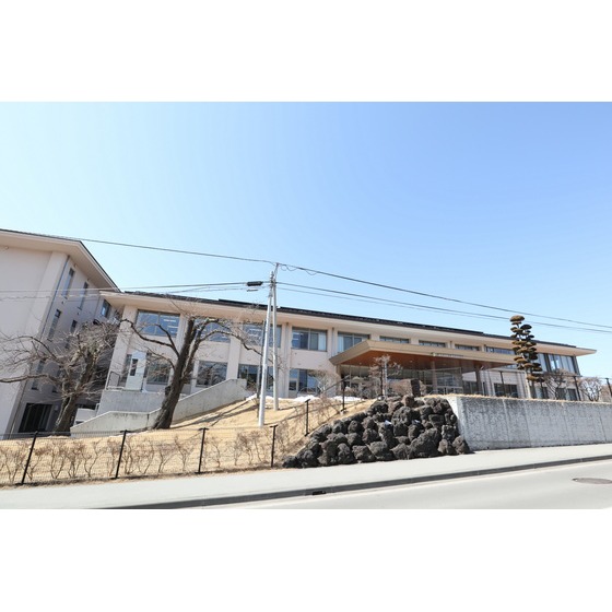 中学校　御代田町立御代田中学校（中学校）まで1977m