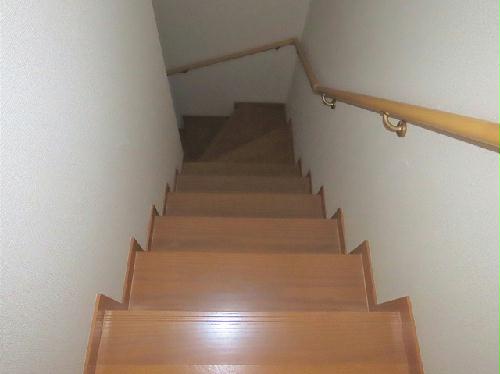 その他　メゾネットタイプのお部屋で室内に階段があります