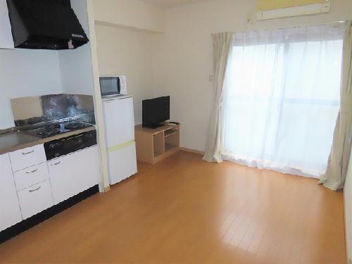 居室・リビング　家具家電が備え付けのお部屋です