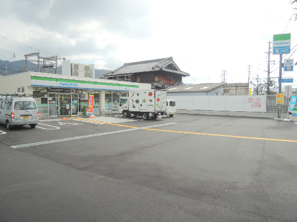 コンビニ　ファミリーマート 曙川東一丁目店（コンビニ）まで843m