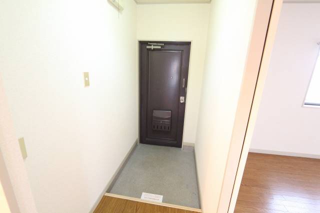 玄関　１０２号室の写真