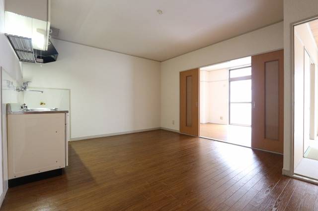 居室・リビング　１０２号室の写真