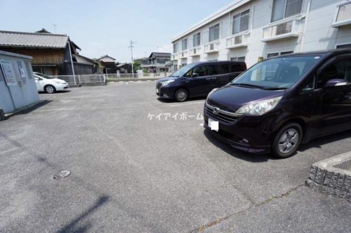 駐車場　駐車場