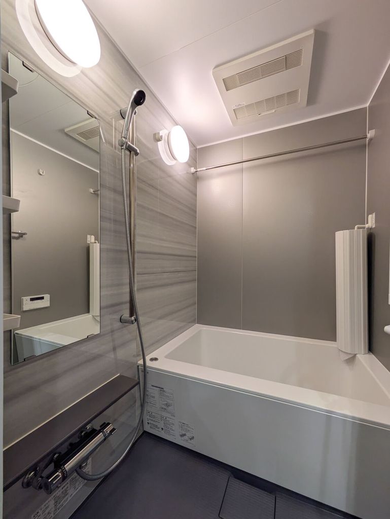 バス・シャワールーム　浴室換気乾燥機あり