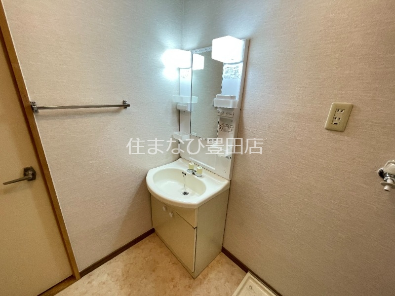 洗面設備　同型別部屋写真・反転タイプ