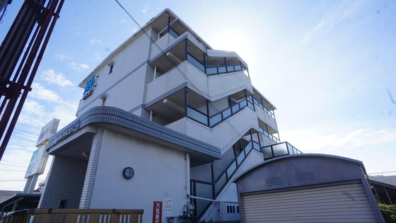 サンピセスの建物外観