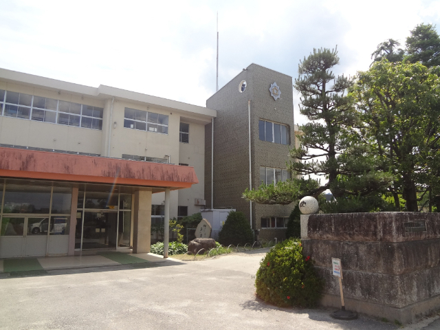 小学校　飯田市立竜丘小学校（小学校）まで1413m