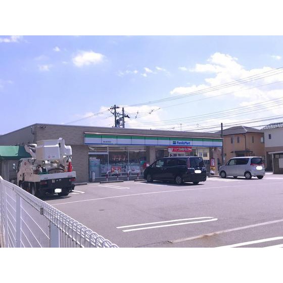 コンビニ　ファミリーマート富山堀川町店（コンビニ）まで130m