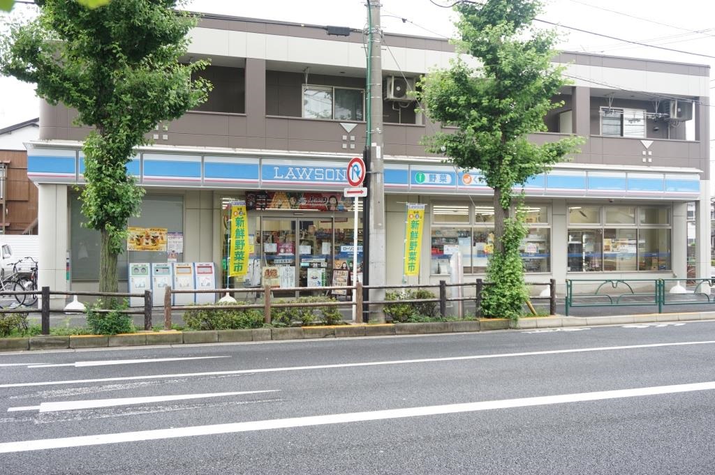 コンビニ　ローソン 西綾瀬三丁目店（コンビニ）まで296m