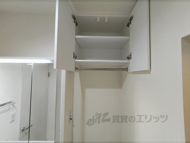 収納　洗濯機上