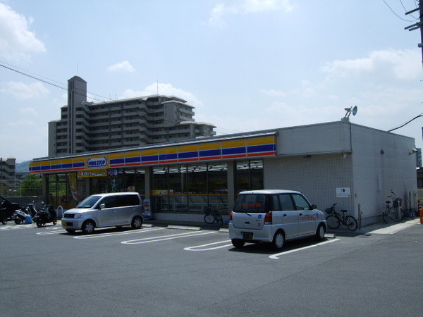 コンビニ　ミニストップ富田林須賀店（コンビニ）まで1233m