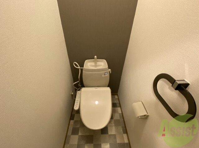 トイレ　おトイレはウォシュレット機能付きになります。