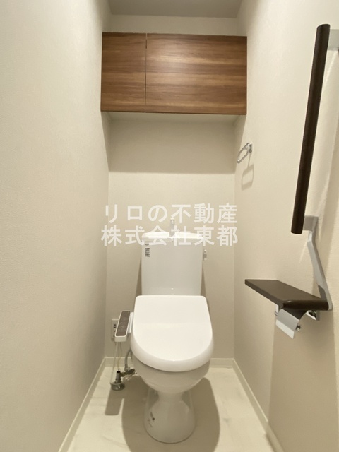 トイレ　白基調で清潔感のあるトイレです♪
