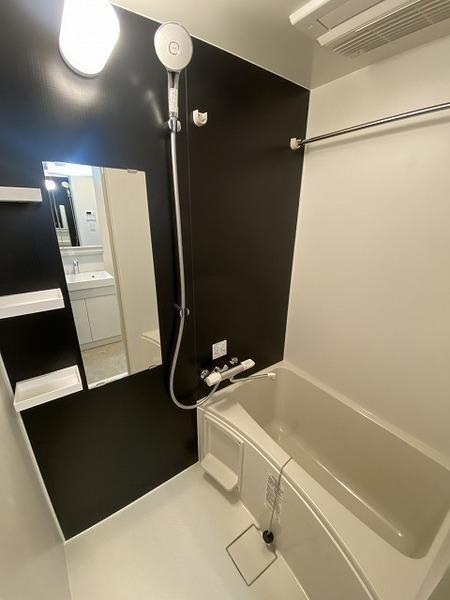 バス・シャワールーム　浴室乾燥機付き！