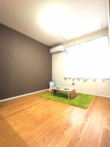 居室・リビング　南側採光！室内干し設備完備で夜間や雨の日の洗濯も安心！！！！