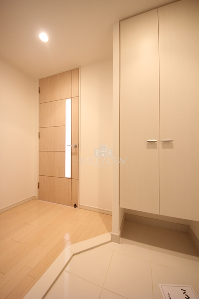 玄関　写真は別タイプのお部屋です。