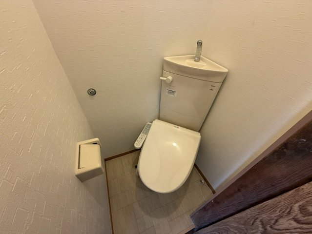 トイレ　※リフォーム中の為、別部屋の写真となります。