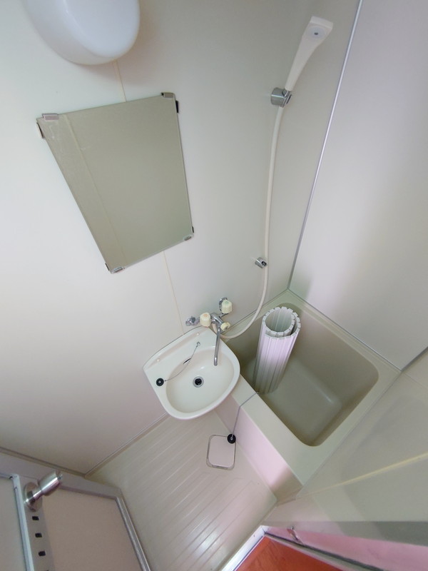 バス・シャワールーム　洗面ボウル付き