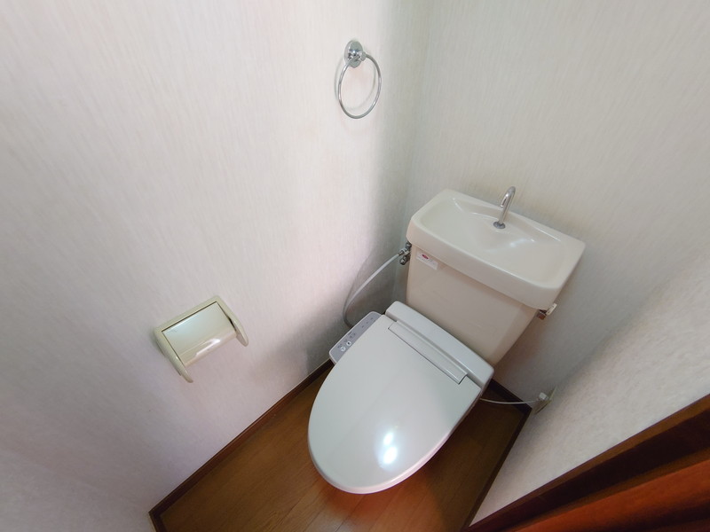 トイレ　温水洗浄便座付き