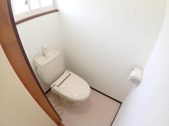 トイレ　暖房便座付きのトイレです