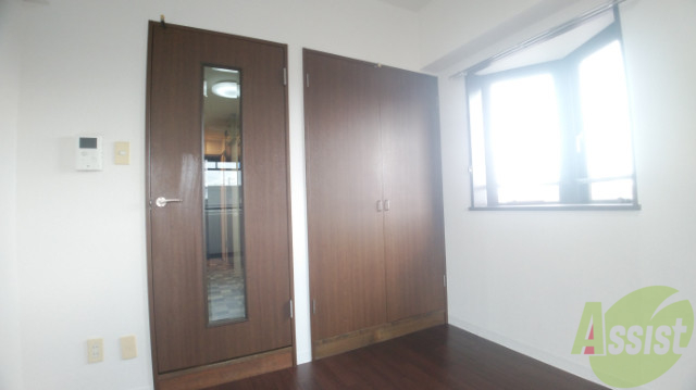 収納　リビングにございます収納になります。程よく便利なサイズ