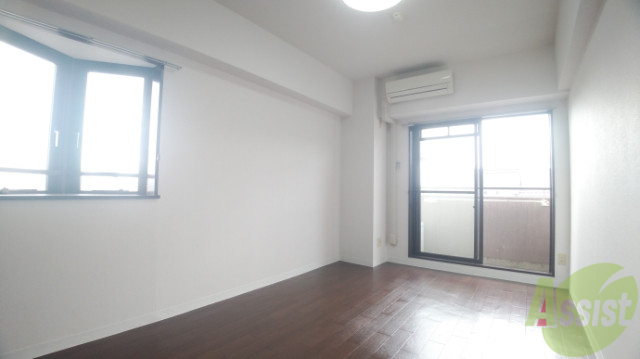 その他部屋・スペース　ベッドも置けるリビングは寝室も兼ねることができます