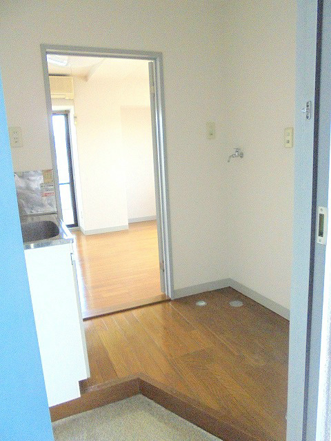 玄関　画像は303号室です（参考）