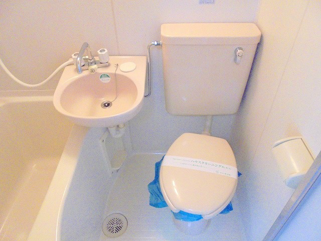 洗面設備　画像は303号室です（参考）