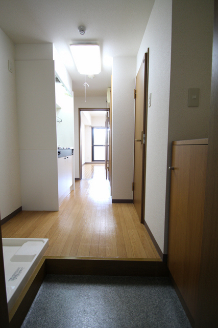 玄関　※別室の参考写真です。