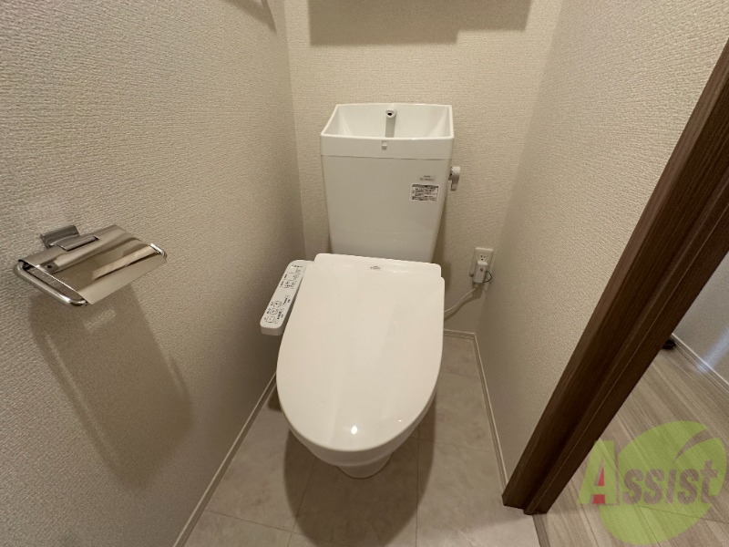 トイレ　トイレはウォシュレット機能付きです。安心して使用できますね。