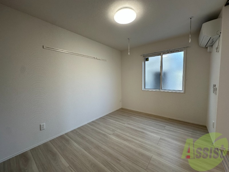 その他部屋・スペース　寝室になりそうな洋室です。シンプルで落ち着きますね。