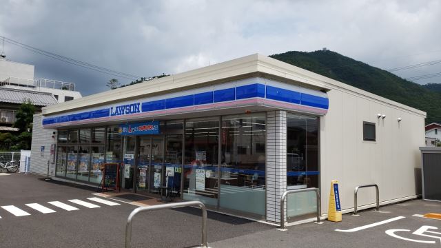 コンビニ　ローソン（コンビニ）まで560m