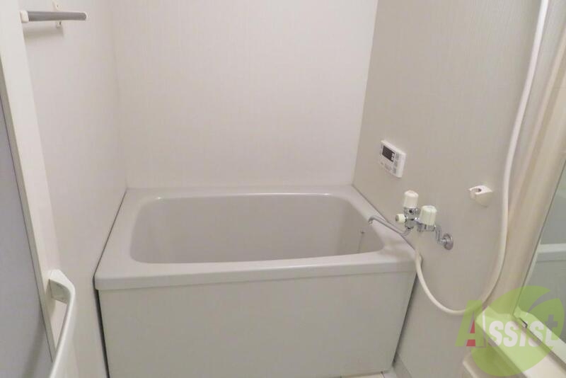 バス・シャワールーム　お風呂は温度調整や追い焚き付きでイイ感じ！