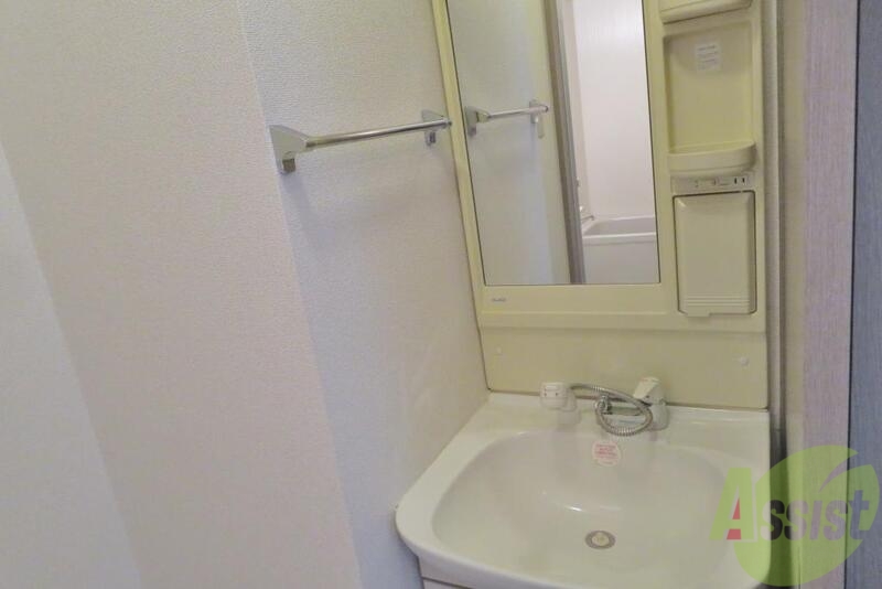 洗面設備　洗面はシャワー付きなので髪も洗えちゃいます