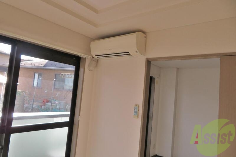 その他設備　エアコンも付いております。入ってすぐ使えるのはイイですね。