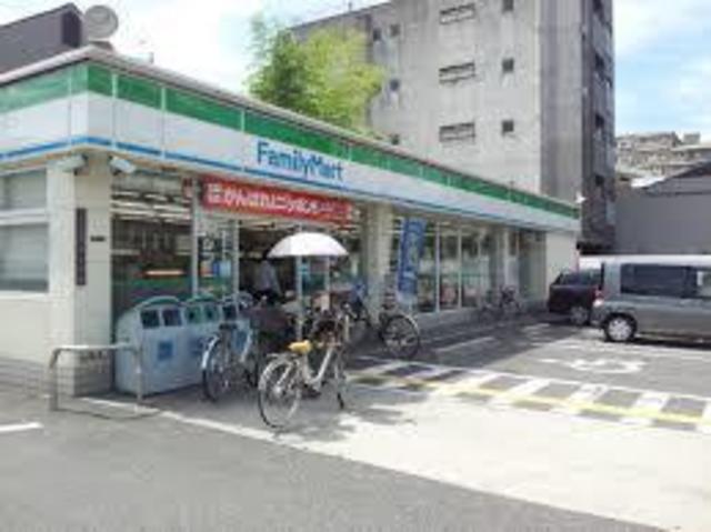コンビニ　ファミリーマート万代六丁目店（コンビニ）まで655m