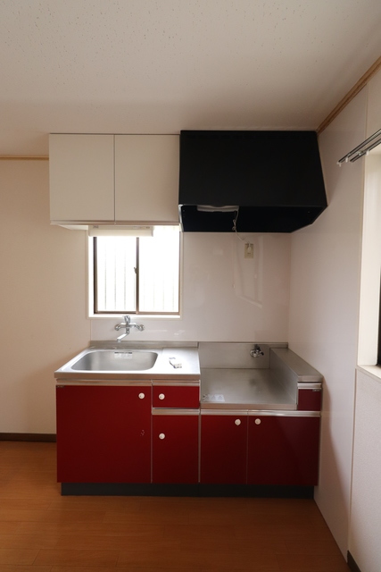 キッチン　上下に収納があるので使い勝手の良いキッチンです！！