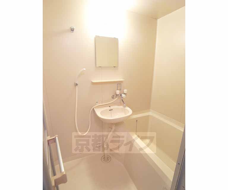 バス・シャワールーム　お風呂は洗い場も広く、ゆったり使えます。