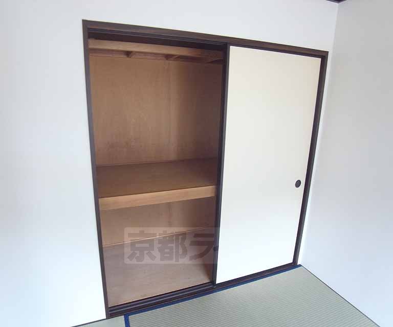 収納　収納力のある押入れです。