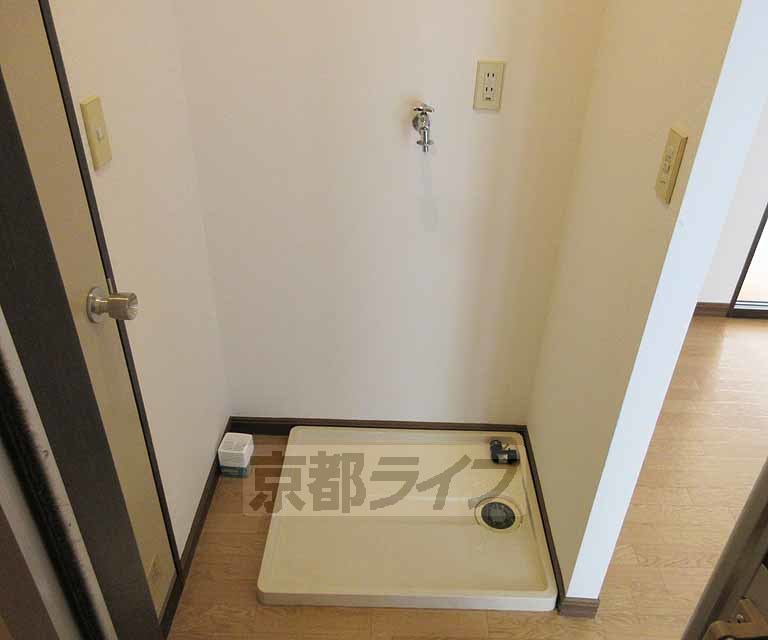 洗面設備　洗濯機置き場です。