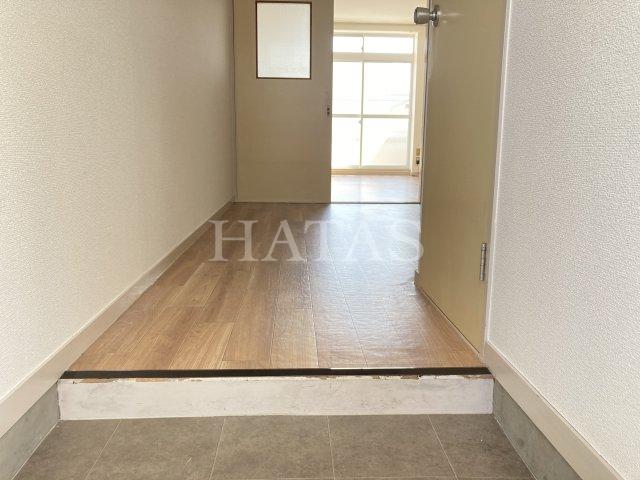 玄関　同物件別部屋です。