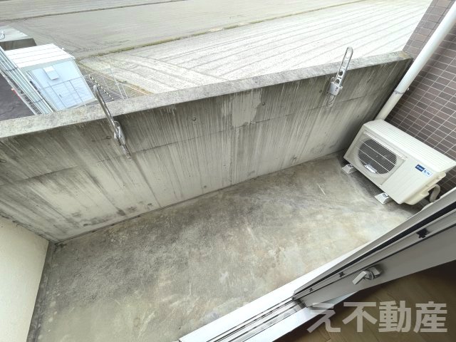 バルコニー　外からの目が気にならないバルコニーで洗濯物が干せます