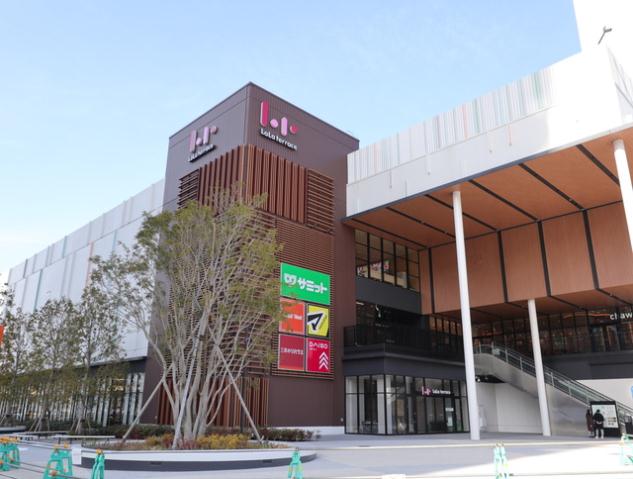ショッピングセンター　ららテラスＨＡＲＵＭＩ　ＦＬＡＧ店（ショッピングセンター）まで1789m