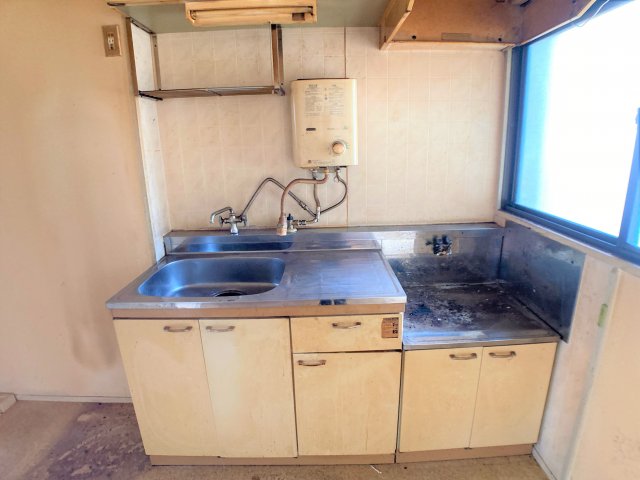 キッチン　別部屋同一間取の写真となります。