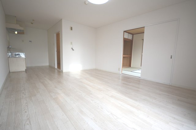 居室・リビング　別号室画像。ご参考下さい