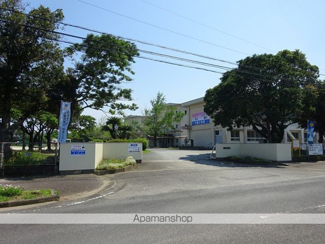 小学校　一ケ岡小学校（小学校）まで585m