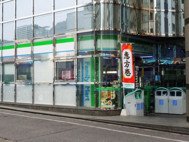 コンビニ　ファミリーマート旧厚生年金会館前店（コンビニ）まで229m