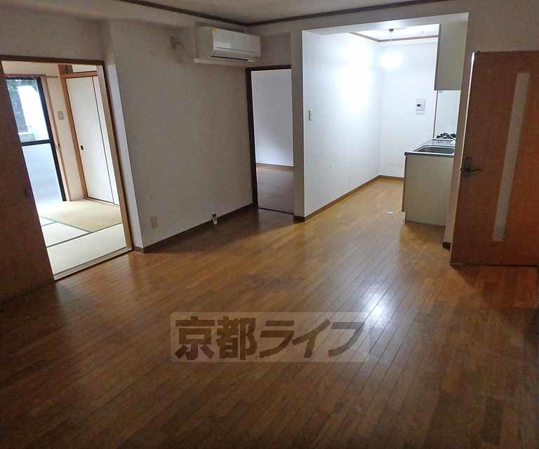 居室・リビング　広々としたリビングです