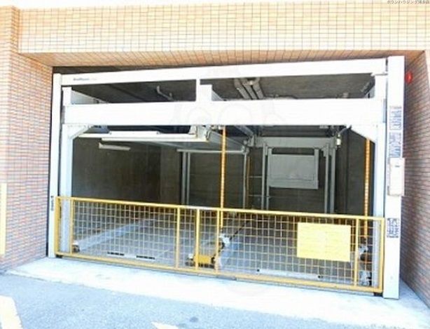 駐車場　エントランス